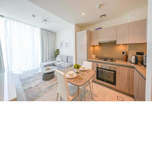 Yogi - Bright Apartment With Panoramic CityScape Views