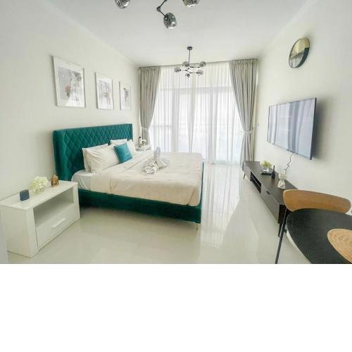Yogi - Modern Condo With Wide City Views From Balcony