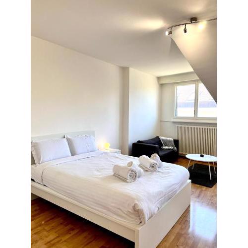 Yooneet Boutique Studio 2' to Train Station