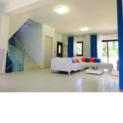 You and Your Family will Love this 5 Star Villa with Private Pool & Hot tub, Protaras Villa 1511