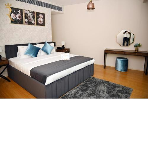 Your 2BR Luna Retreat with Beach Access in Al Rahba