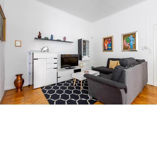 Your 3BDRM Apartment Close To The Buda Castle