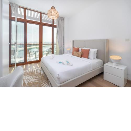 Your Oasis in East Palm Jumeirah by Suiteable