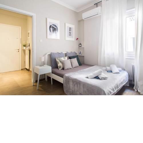 Your stay next to Acropolis!
