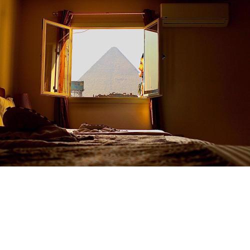 Yoya Hur Pyramids inn
