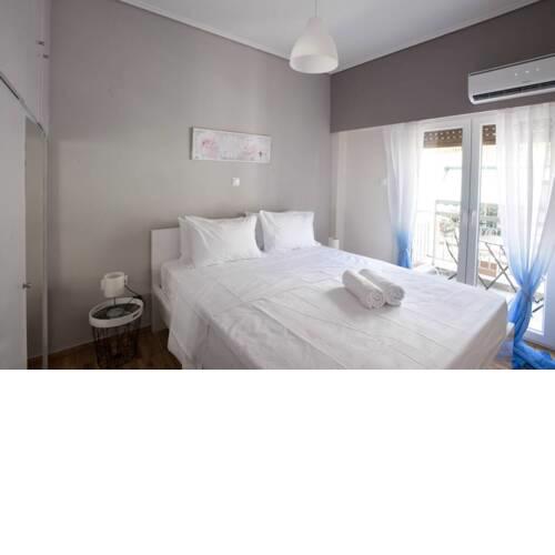 Zan Moreas, A simple & minimal apartment