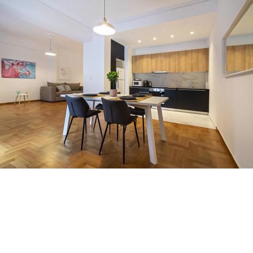 Zan Moreas, Beautiful apartment in Koukaki