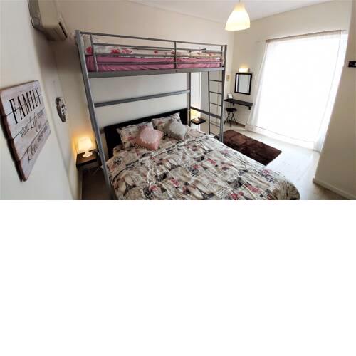 Zante Apartment near, Acropolis, Metro, Tram, Bus
