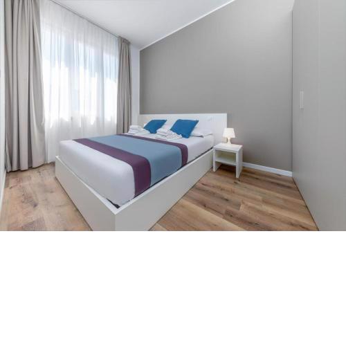 [ZARA-DUOMO MILAN CENTER 5 STARS]