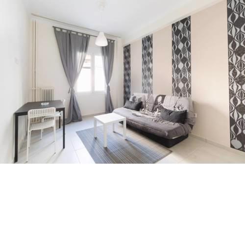 Zeus Apartment