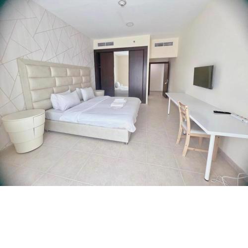 ZINGO- 70023 Ensuite Room with Sea View