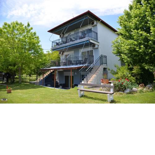 ZIOURKAS APARTMENTS