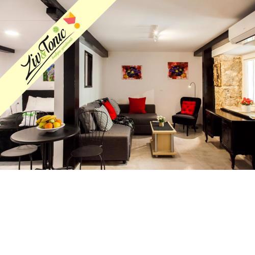Ziv&Tonic Lefkada Town Square Apt. 8-13