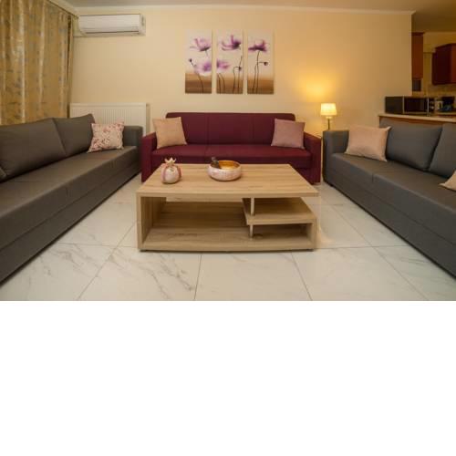 Zoe & Dennis Apartments