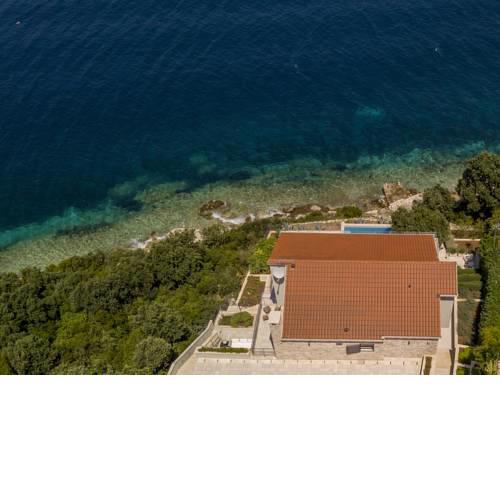Zrnovska Banja Villa Sleeps 8 Pool Air Con WiFi