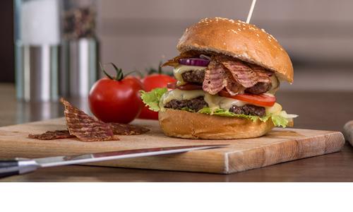 100% hovězí burger z jihočeského chovu s americkou BBQ omáčkou