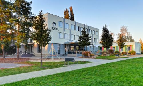 Benátky nad Jizerou kousek od velkoměst, přírody i památek ve zrekonstruovaném Hotelu Bílý Páv *** se snídaní