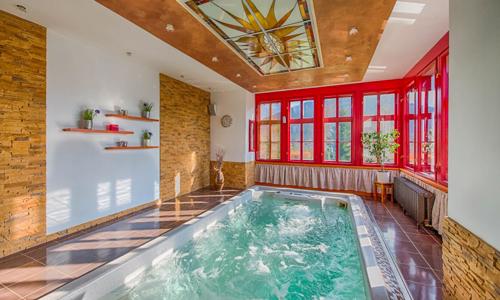 Beskydy: Hotel Zlatý Orel Ostravice **** se snídaněmi, welcome drinkem a privátním wellness s bazénem a saunou