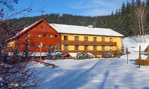 Beskydy jen 800 m od skiareálu v Horském hotelu Kyčerka *** s polopenzí