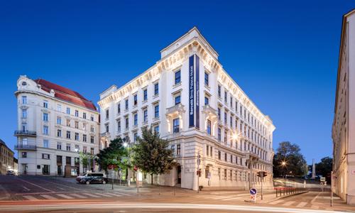 Brno přímo v centru: Přepychový Hotel Barceló Palace ***** se snídaní, welcome drinkem a saunou neomezeně