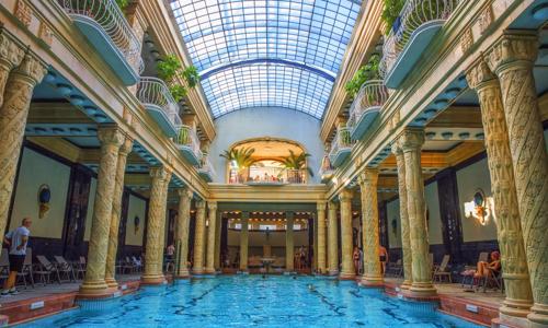 Budapešť u centra v Hotelu Császár *** se snídaní, 2 vyhřívanými bazény a vstupem do termálních lázní Veli Bej