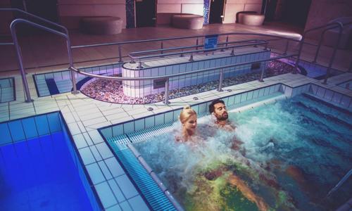Bük v apartmánech s kuchyňkou, snídaní a vstupem do lázní (300 m)