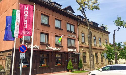 Centrum Budapešti v Hotelu Gloria *** se snídaněmi, večeří formou 'all you can eat' a kávou a čajem neomezeně