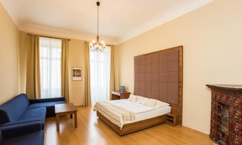 Centrum Prahy ve studiu či apartmánu v Hotelu U Zlaté podkovy *** se speciálním menu + dítě do 9 let zdarma