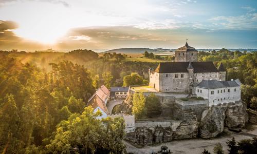 Český ráj: Turnov v Hotelu Karel IV. *** se snídaní, saunou a sezónním bazénem