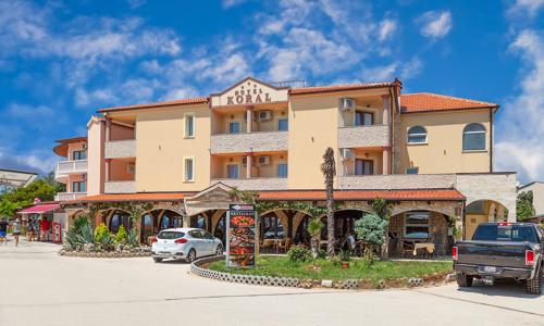 Chorvatsko: Istrie blízko Puly v Hotelu Koral *** jen 50 m od moře se snídaněmi + dítě do 7 let zdarma