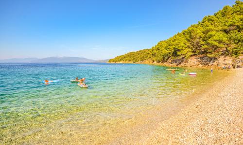 Chorvatsko: Makarská riviéra jen 100 m od moře v Dalmacija Resort Zaostrog s polopenzí + dítě zdarma