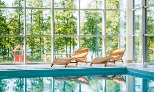 Dovolená přímo u Lipna: Resort Orsino s neomezeným wellness s bazénem a saunou, outdoorovou hrou a polopenzí