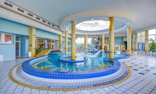 Dunajská Streda přímo v Thermalparku s neomezeným termálním wellness, masáží a polopenzí + dítě zdarma