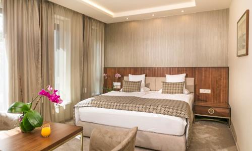 Győr ve 4* budově Hotelu Kálvária se vstupem do lázní a wellness + polopenze