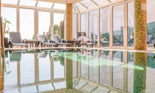 Hévíz: Főnix Club Hotel & Wellness *** v apartmánech s polopenzí a wellness