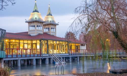 Hévíz: Hotel Aquamarin *** s termálními bazény, solnou jeskyní a saunami neomezeně + polopenze