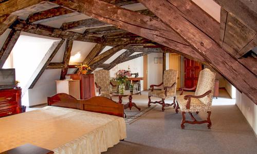 Historický Hotel King George *** přímo v centru Prahy se snídaněmi formou bufetu a welcome drinkem