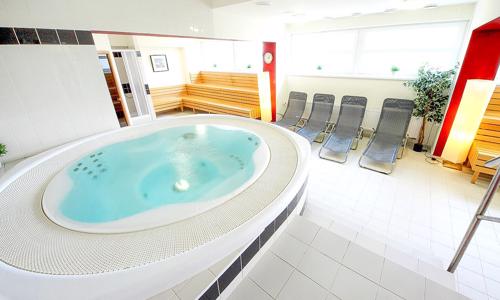 Hotel S-centrum Benešov *** u Prahy s polopenzí, wellness a sportovním vyžitím