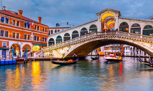 Itálie: Benátky v novém A&O Venezia Mestre se snídaní a 2 dětmi do 18 let zdarma