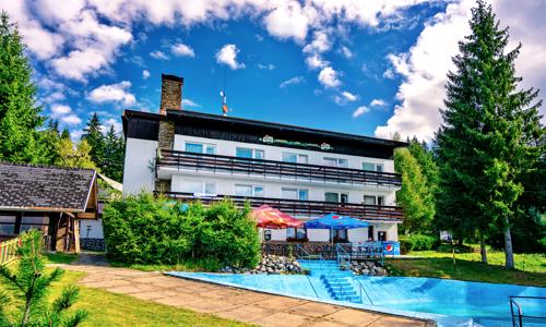 Jaro a léto na Šumavě v Hotelu Kolibřík s polopenzí a venkovním bazénem