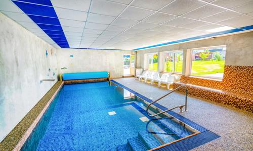 Jeseníky: Hotel Park *** s neomezeným vstupem do venkovního termálního i vnitřního bazénu + slevy a polopenze