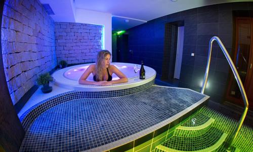Jeseníky na jaře a v létě: Hotel Slunný dvůr *** s moderním wellness, slevou na masáže + polopenze