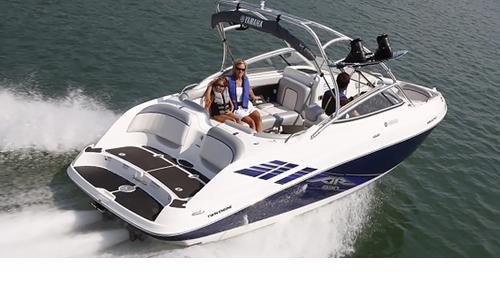 Jízda sportovní motorovou lodí Yamaha AR230 HO