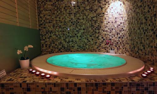 Jižní Čechy v Hotelu Corona **** s polopenzí a privátním wellness + děti zdarma