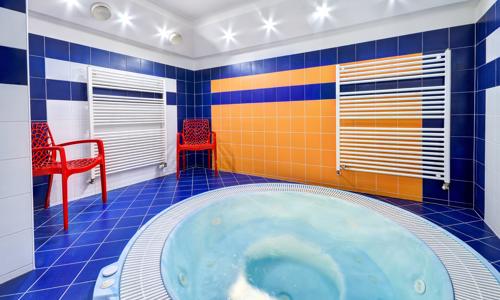 Jižní Morava: Pálava mezi vinicemi a sklípky ve Wellness Hotelu Iris *** s vířivkou, zábalem a polopenzí