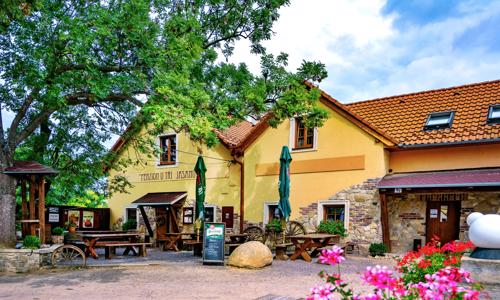Jižní Morava u Znojma stylově v Penzionu U Tří Jasanů se snídaněmi a poukazem do restaurace či na wellness