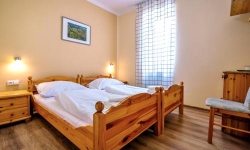 Jižní Morava u Znojma v Hotelu Schaller *** s prohlídkou kláštera, poukazem do restaurace a wellness + snídaně