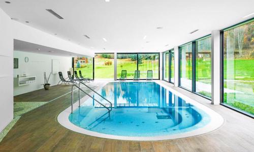 Karlovy Vary: Cihelny Golf Resort **** s neomezeným wellness, thajskou masáží a dětským klubem + polopenze