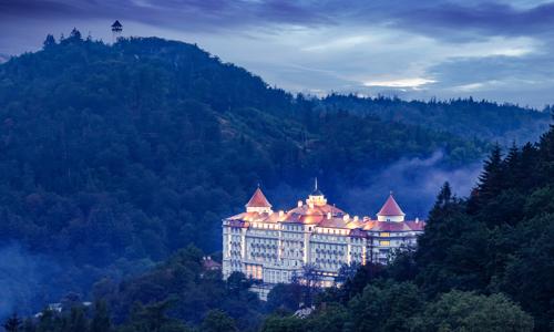 Karlovy Vary se státním voucherem do lázní: Hotel Imperial ***** s polopenzí, wellness + 12 procedur Classic