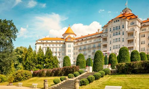 Karlovy Vary se státním voucherem do lázní: Hotel Imperial ***** se snídaní, wellness + 9 procedur Light